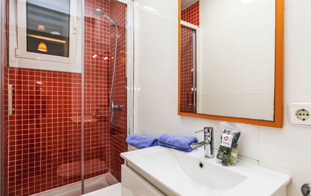 Sants-Montjuïc: Avenida Madrid - Photo 19